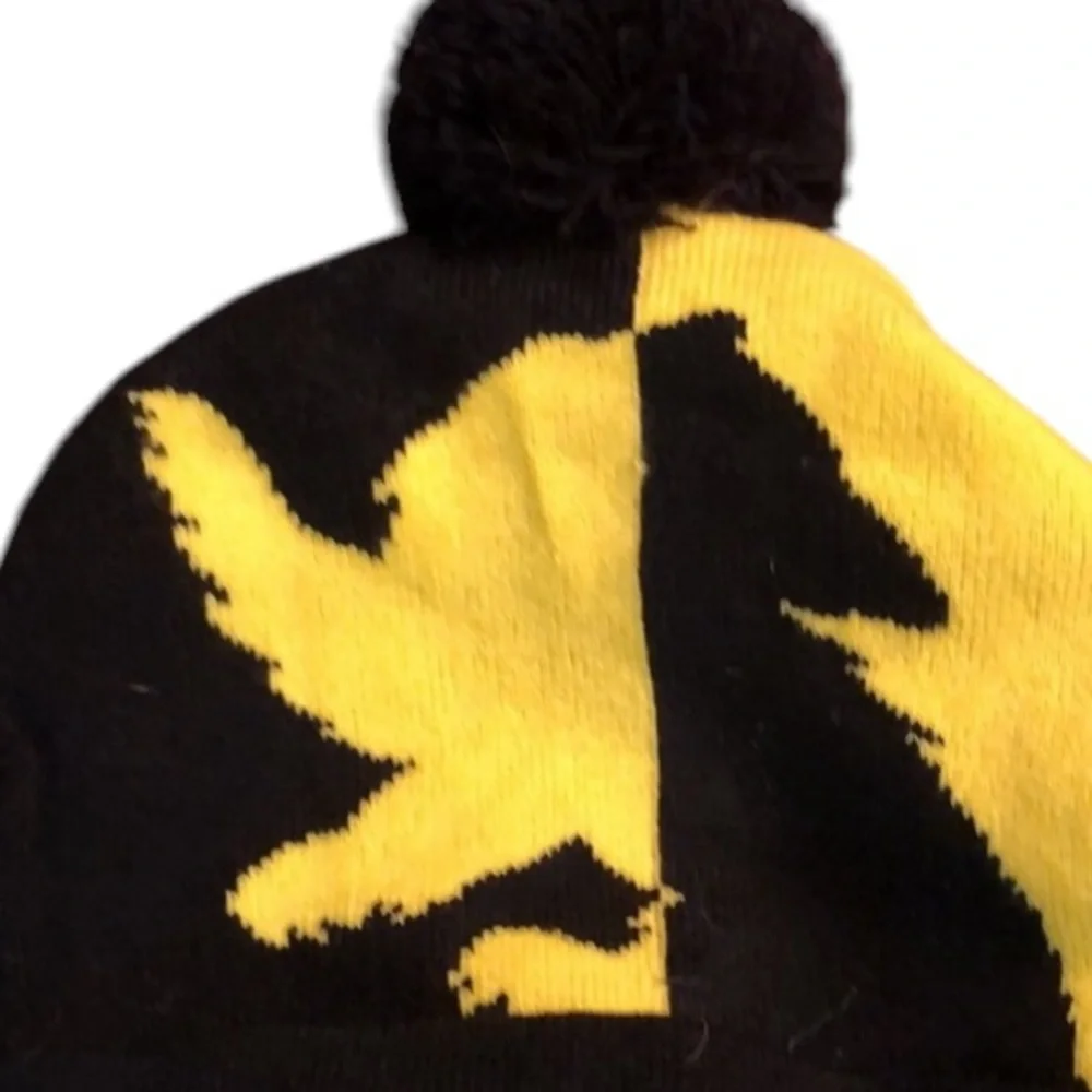 Harry Potter Hufflepuffer Navy & Yellow knit hat w/ pom pom NWOT